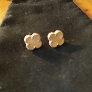 Van cleef rose gold earrings